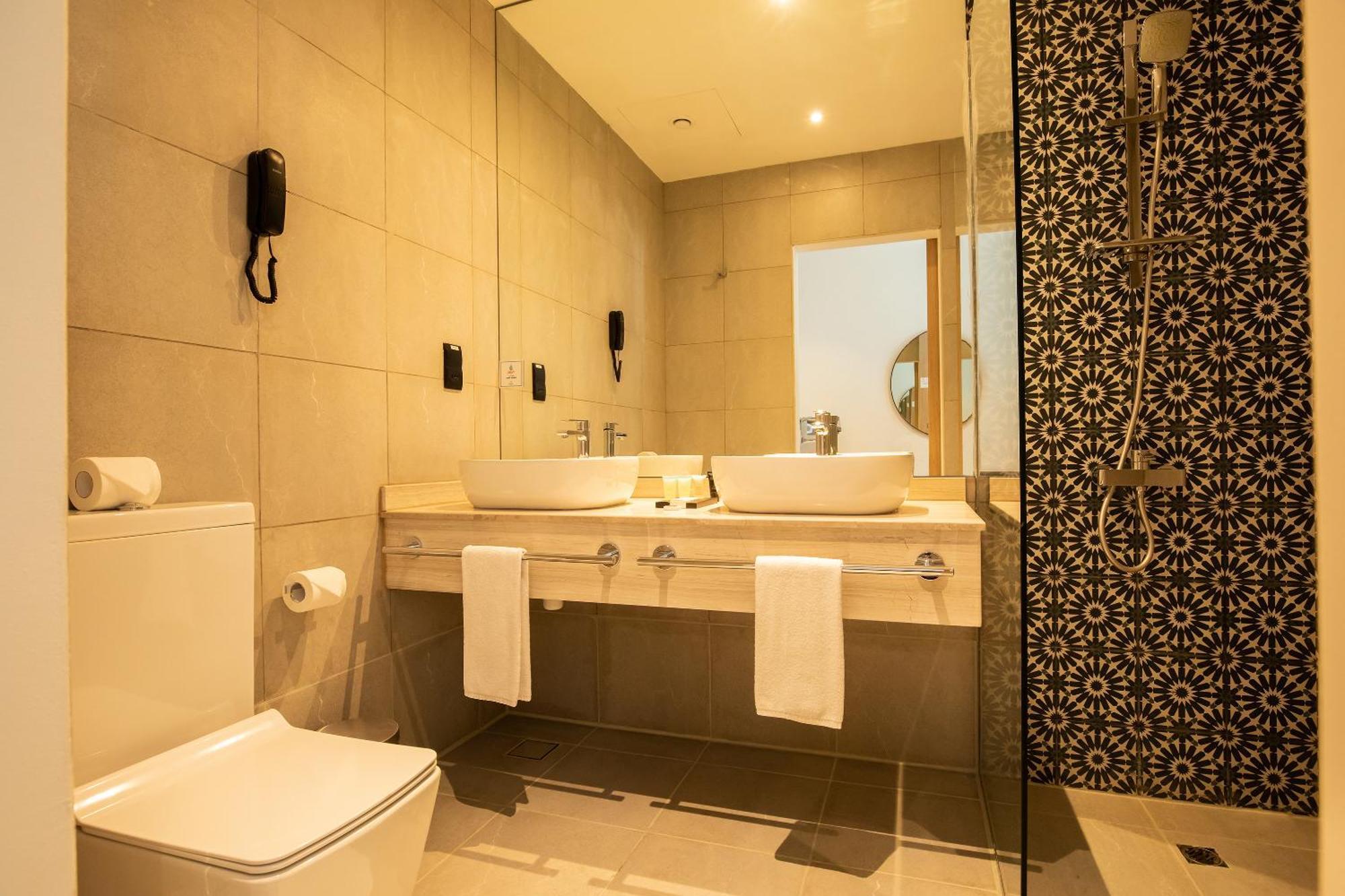Grand Kingsgate Jaddaf Waterfront Hotel By Millennium Dubai Exterior photo